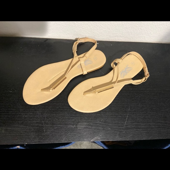 NWOT Love Image Sandals- Tan Size 8 - Picture 2 of 3